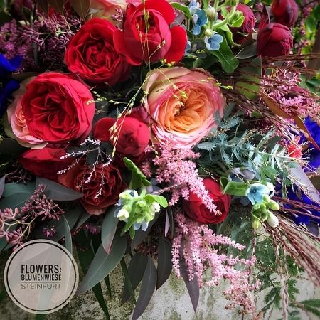 Blumenstrauß mit Kalt-Warm-Kontrast