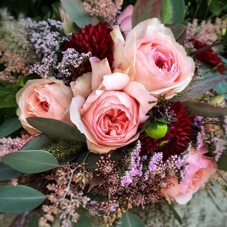 Blumenstrauß mit rosa Rosen