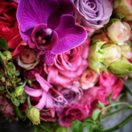 Blumenstrauß mit pinker Orchidee