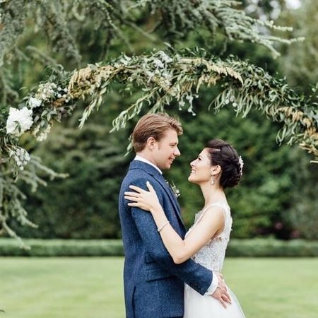 Hochzeitskranz als Fotokulisse für eine Hochzeit