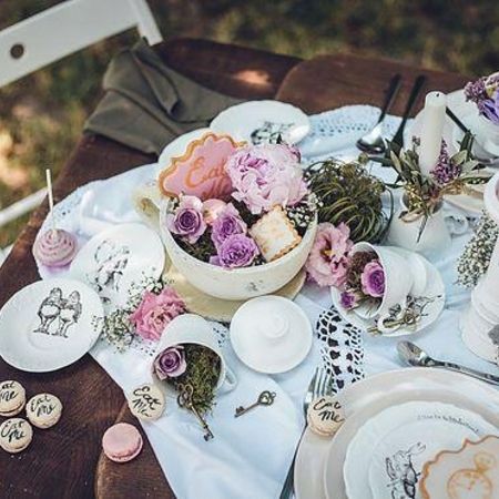 Tischdekoration eines Gartentisches