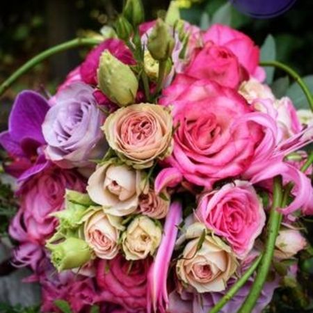 Blumenstrauß mit Blüten in pink