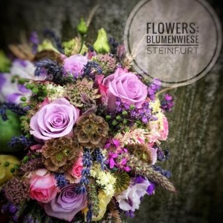 Blumenstrauß mit Blüten in vielfältigen Farben